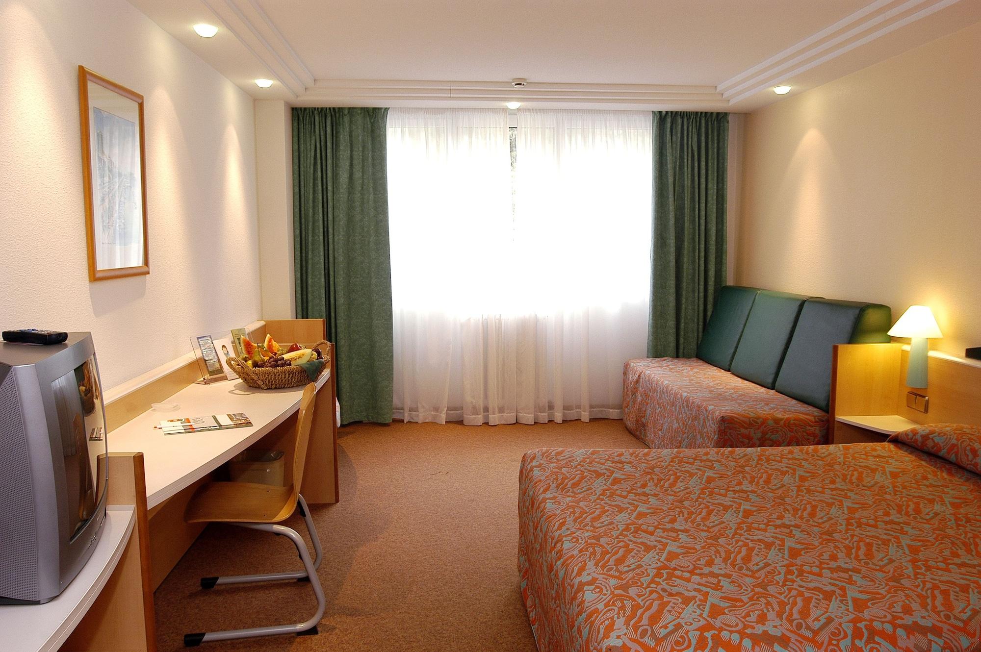 Hotel Tropical Les Escaldes Bagian luar foto