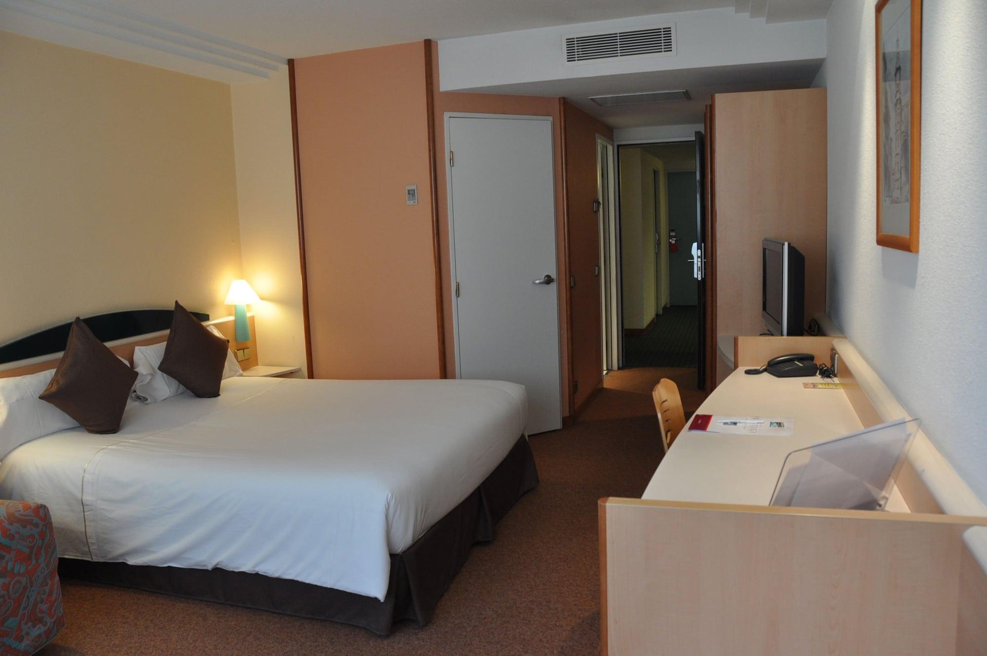 Hotel Tropical Les Escaldes Bagian luar foto
