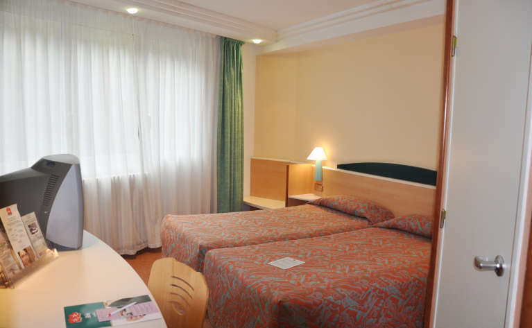 Hotel Tropical Les Escaldes Bagian luar foto