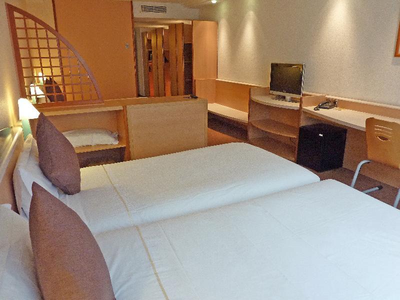 Hotel Tropical Les Escaldes Bagian luar foto
