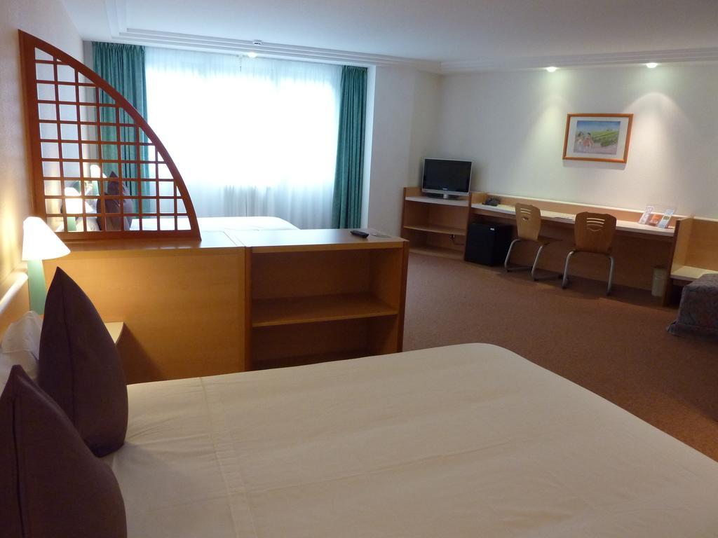 Hotel Tropical Les Escaldes Bagian luar foto