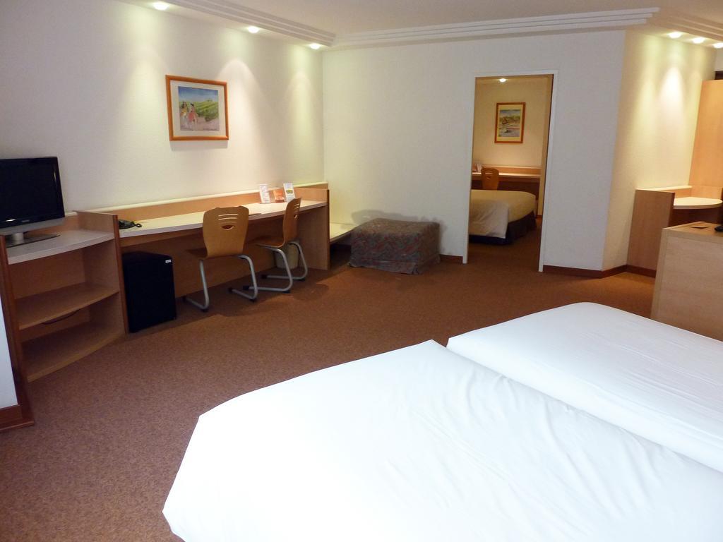 Hotel Tropical Les Escaldes Bagian luar foto