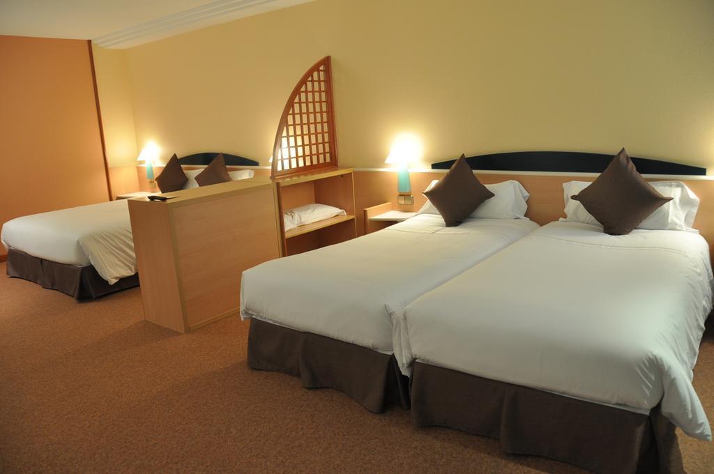 Hotel Tropical Les Escaldes Bagian luar foto