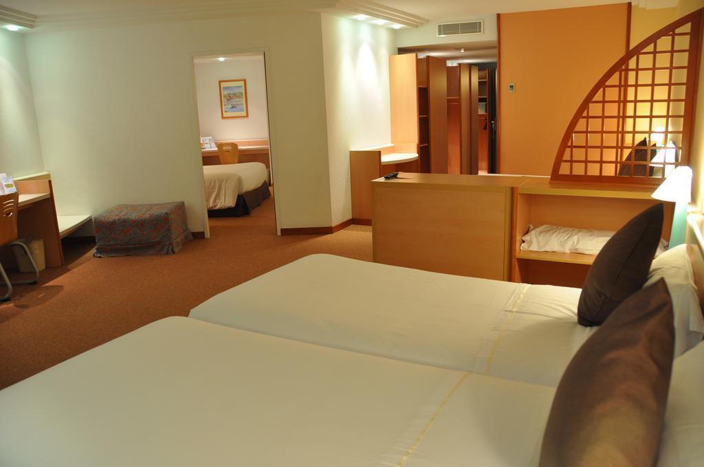 Hotel Tropical Les Escaldes Bagian luar foto